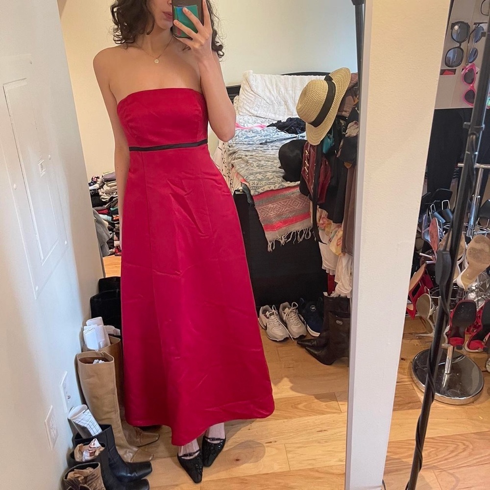 Chic Strapless Red Dress - Picture 1 of 4